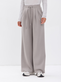 Широкие демисезонные брюки-палаццо со складками