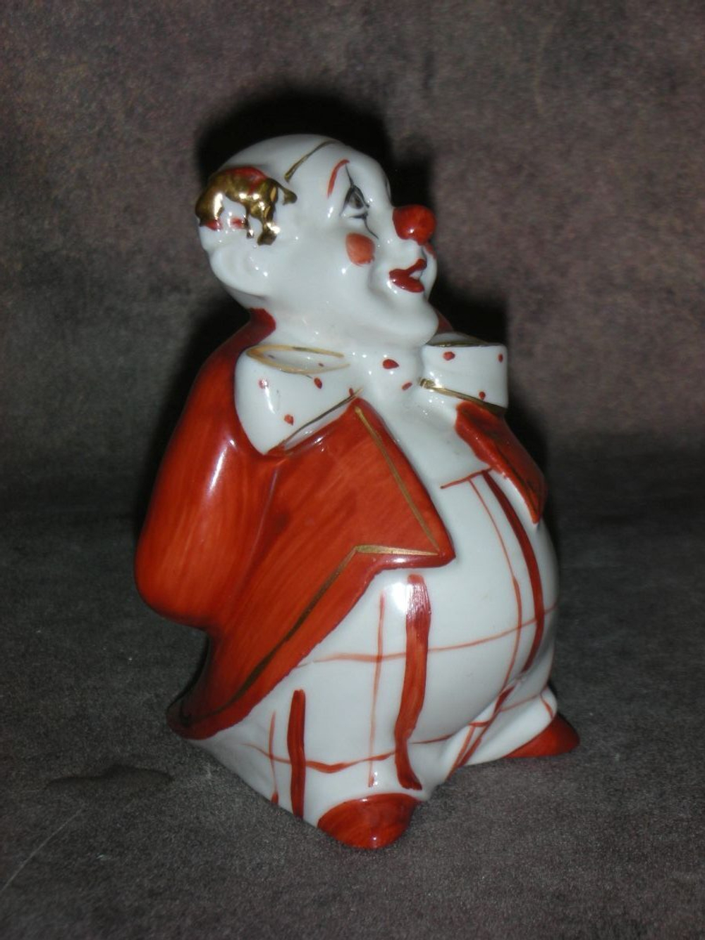 Статуэтка. Фарфор. Обаятельный клоун. Capodimonte. Италия