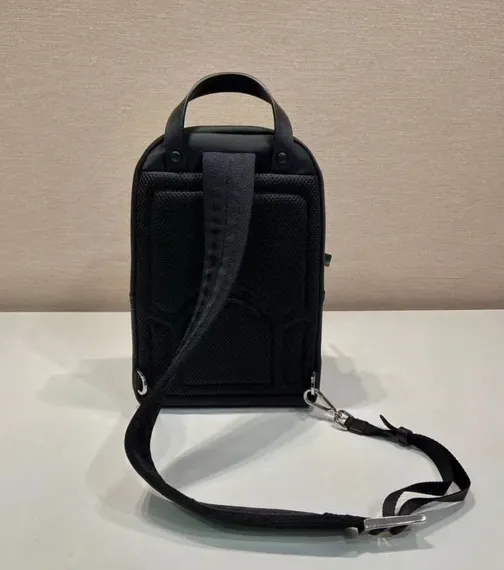 Рюкзак Prada Re-nylon слинг, черный