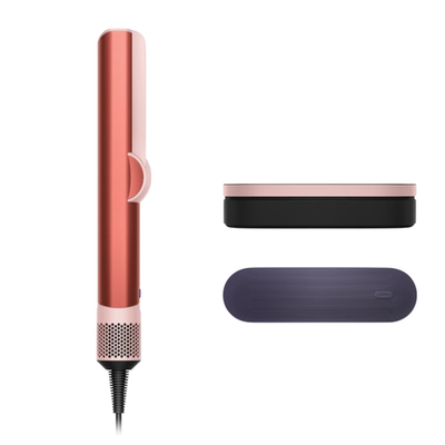 Выпрямитель Dyson HT01 Airstrait Gift Edition (Strawberry Bronze/Blush Pink) (2023) Выпрямитель для волос цвета «клубнично-бронзовый/розовый румянец». Подходит для волос средней длины и длинных волос любого типа (прямых, волнистых и кудрявых)