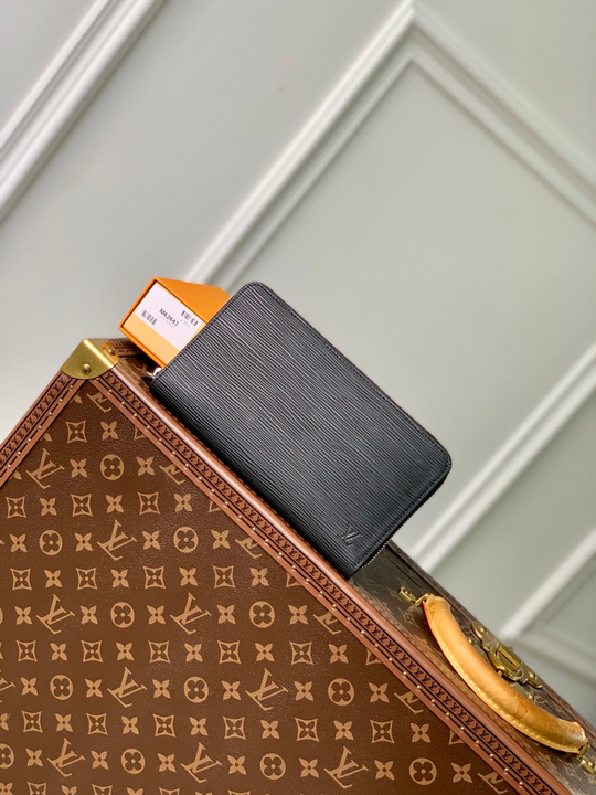 Louis Vuitton Zippy Organizer