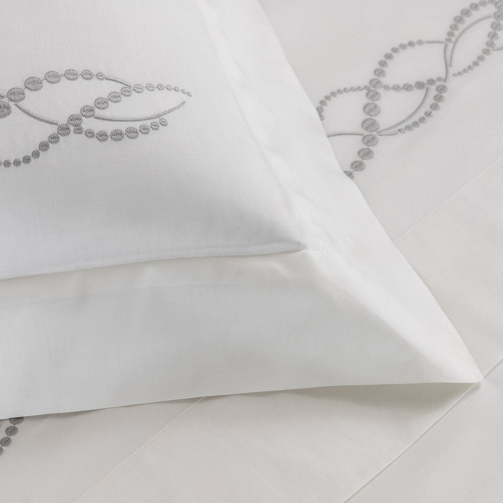 Постельное белье Frette Pearls Embroidery Milk/Grey (240 x 220 см)
