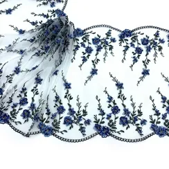 Вышивка на сетке белая/незабудки 24 см