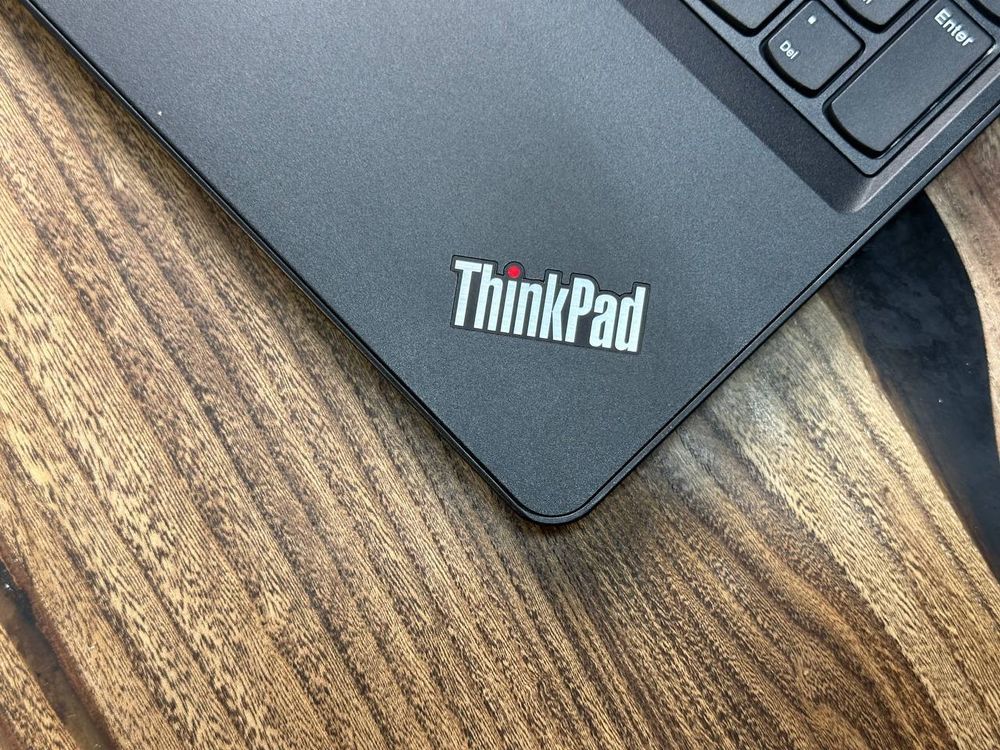 15.6" Ноутбук Lenovo Thinkpad E570 (1920x1080, Intel Core i5-7200U, RAM 8ГБ, SSD 256ГБ, NVIDIA GeForce 940MX, Win 10 Pro)