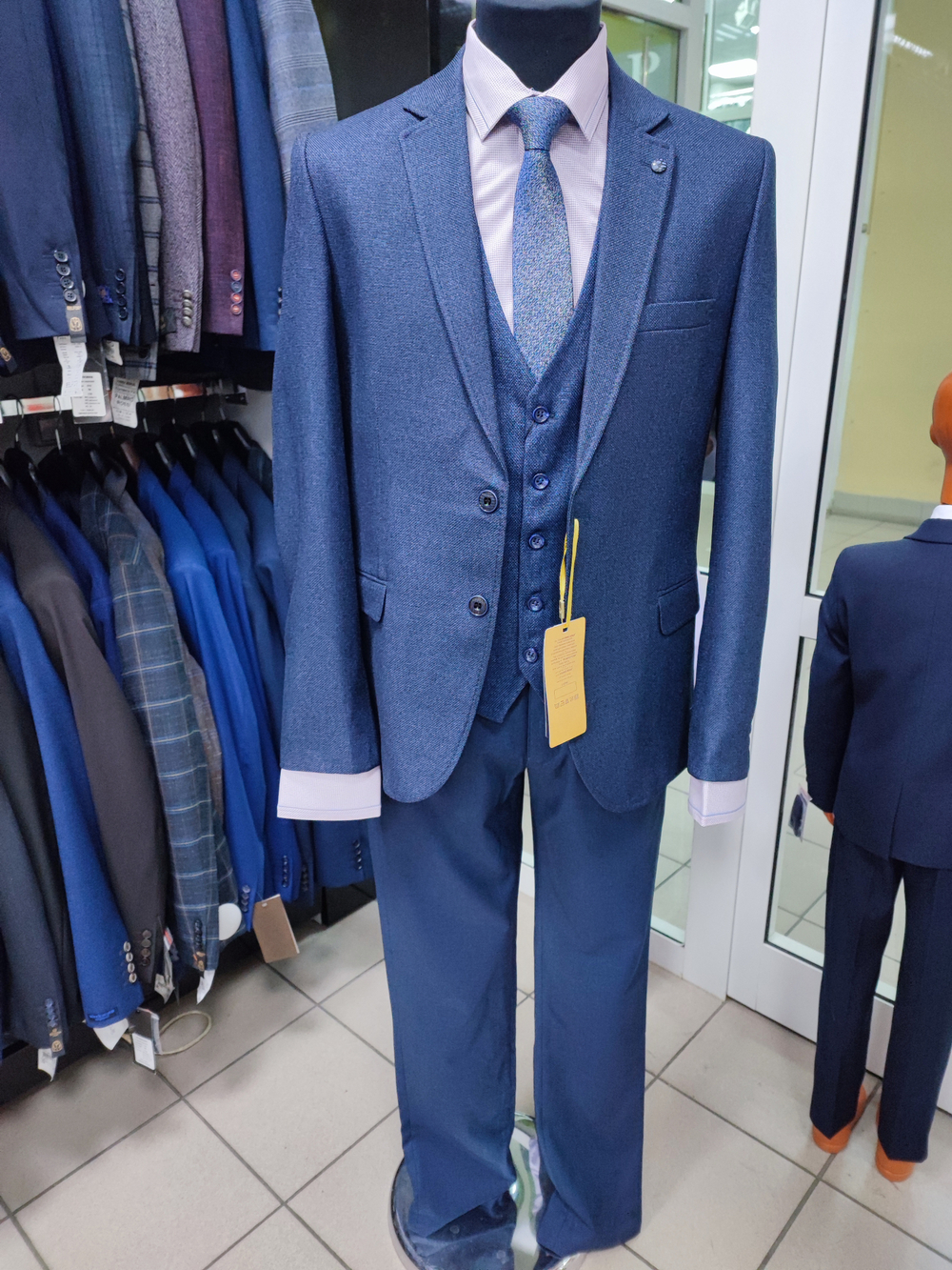 Костюм мужской тройка