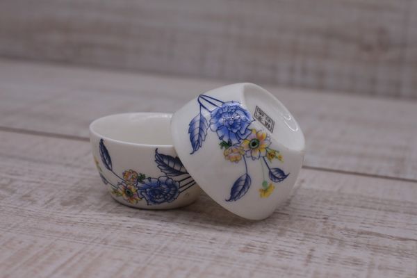 Чашка голубыми и желтыми цветами, фарфор, 30 мл