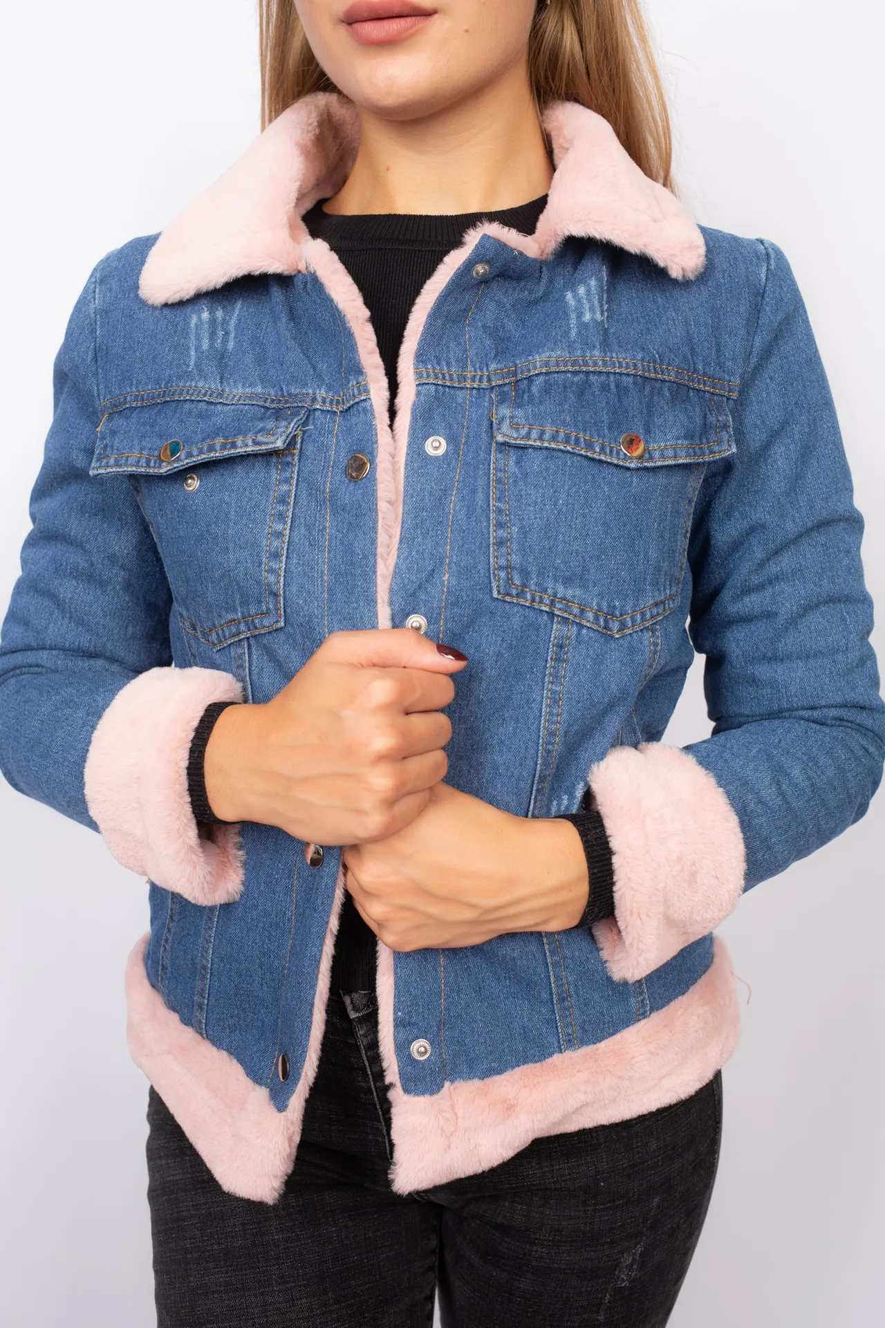 Джинсовая куртка с розовым мехом женская Nadya