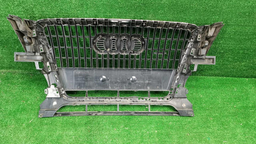 Решетка радиатора Audi Q5 1 8R (2008-2012)