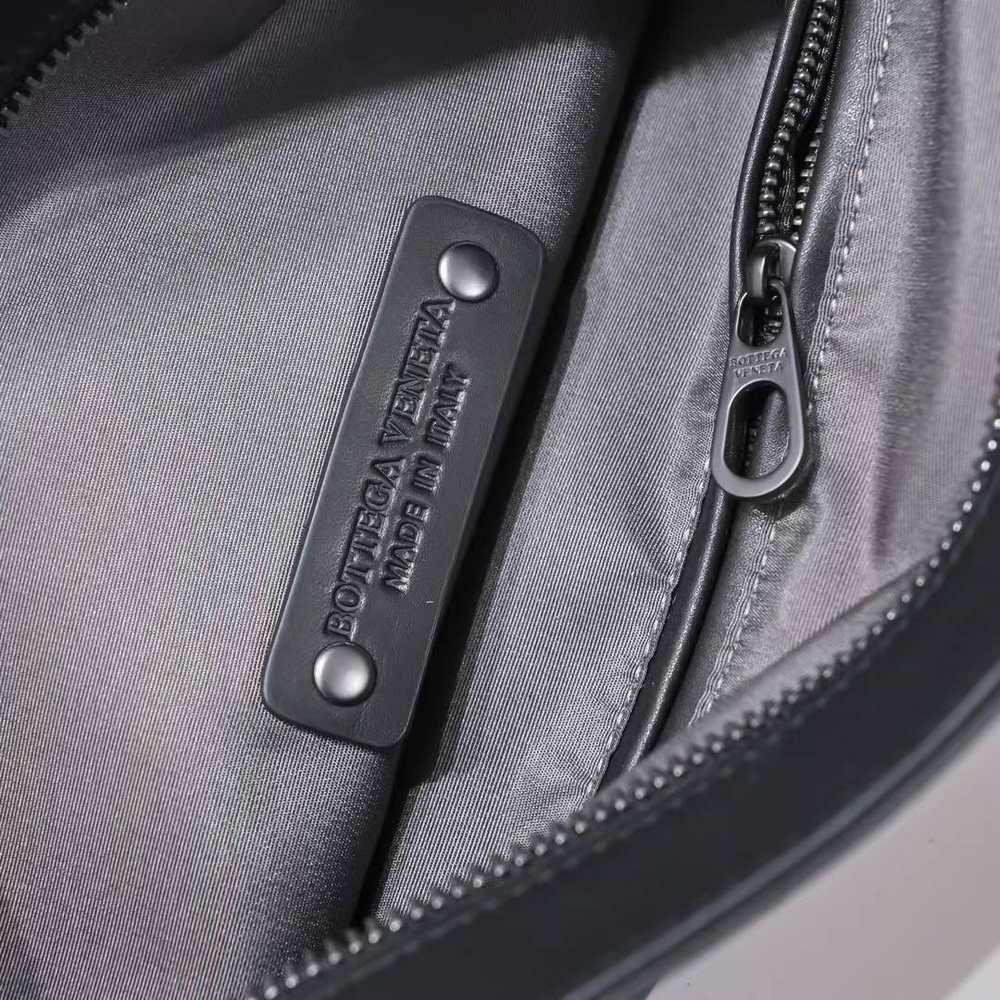 Сумка-мессенджер Bottega Veneta