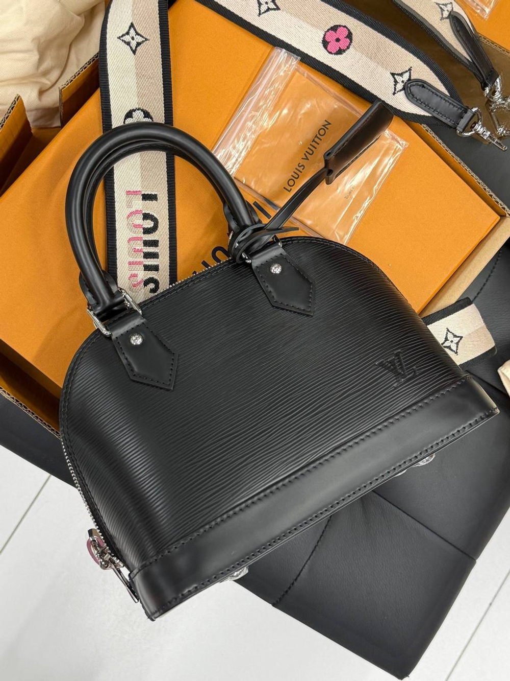 Сумка Louis Vuitton