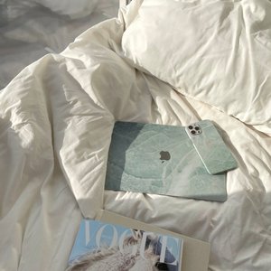 Виниловая наклейка AURORA для MacBook