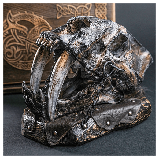 Реплика черепа «Саблезубый»