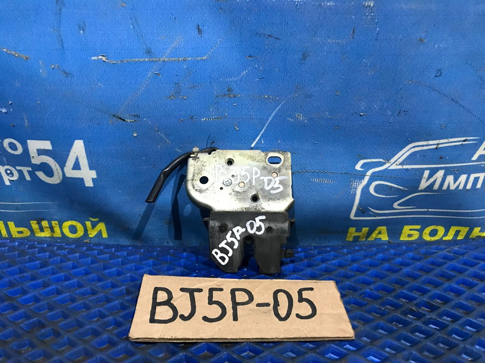 Замок багажника MAZDA FAMILIA 2000