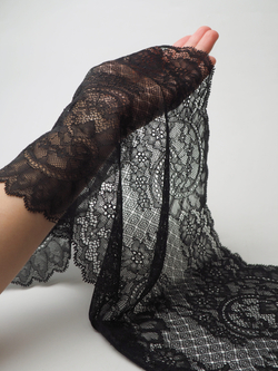 Кружево шантильи эластичное черное ширина 22 см