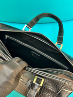 Сумка-мессенджер из кожи крокодила Zilli