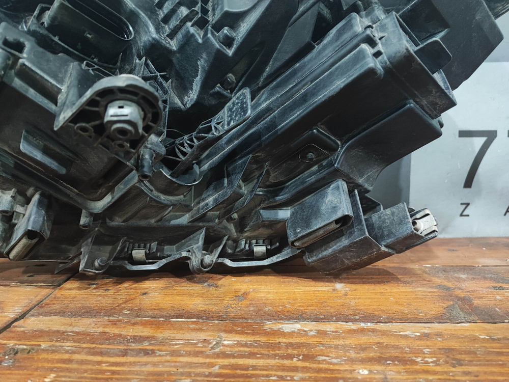 Фара правая LED Volkswagen Polo 6 Оригинал целая 6N5941006A