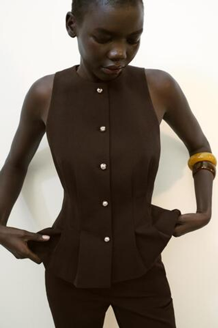 ZARA ЖИЛЕТ С БАСКОЙ И ЗАЩИПАМИ, КОРИЧНЕВЫЙ