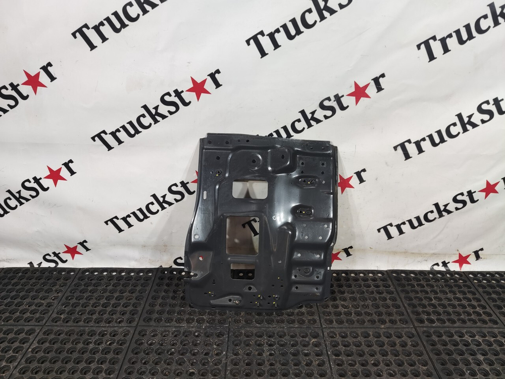 Кронштейн подножки правой 2020г.