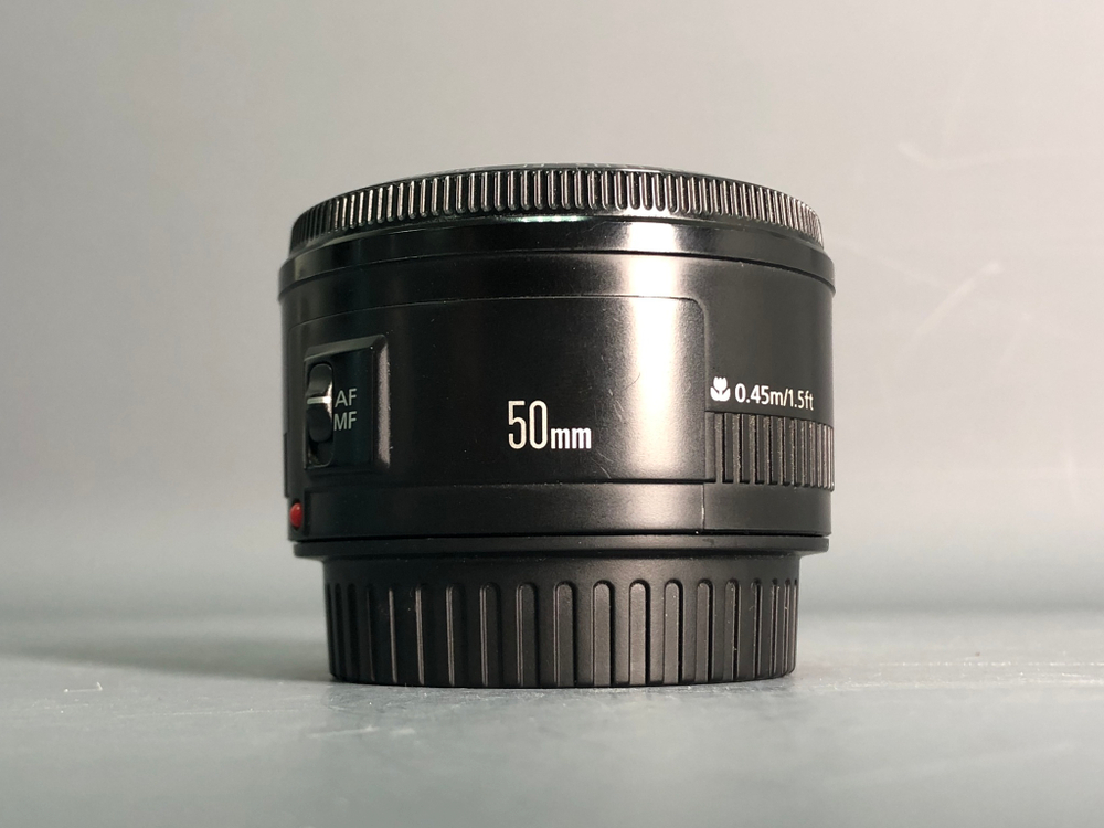 Canon 50mm 1.8 II незначительное количество пыли