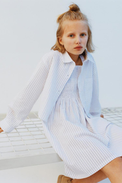 ZARA КОМПЛЕКТ ИЗ ПЛАТЬЯ И УКОРОЧЕННОЙ РУБАШКИ В ПОЛОСКУ, ЖЕЛТОВАТО-БЕЛЫЙ