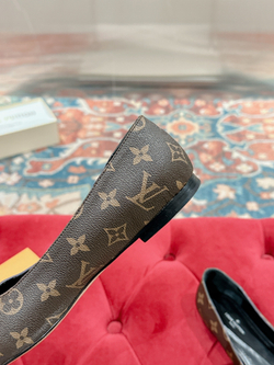 Louis Vuitton Met Flat Ballerina