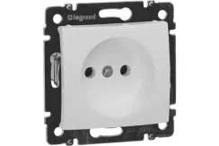 Розетка Legrand Valena без заземления белый 04359