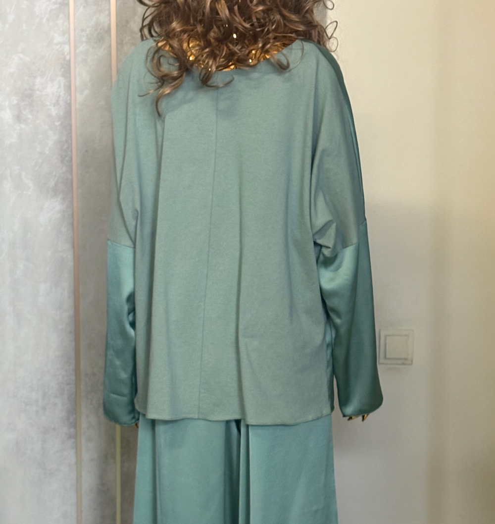 Костюм /шалфей / атлас /спинка трикотаж