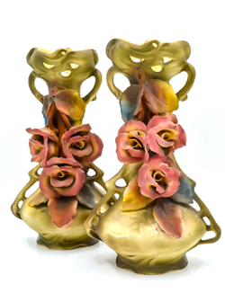 Парные вазы в стиле ар-нуво. Фарфор, лепнина, ручная роспись. Royal Dux, Богемия, Австро-Венгрия.