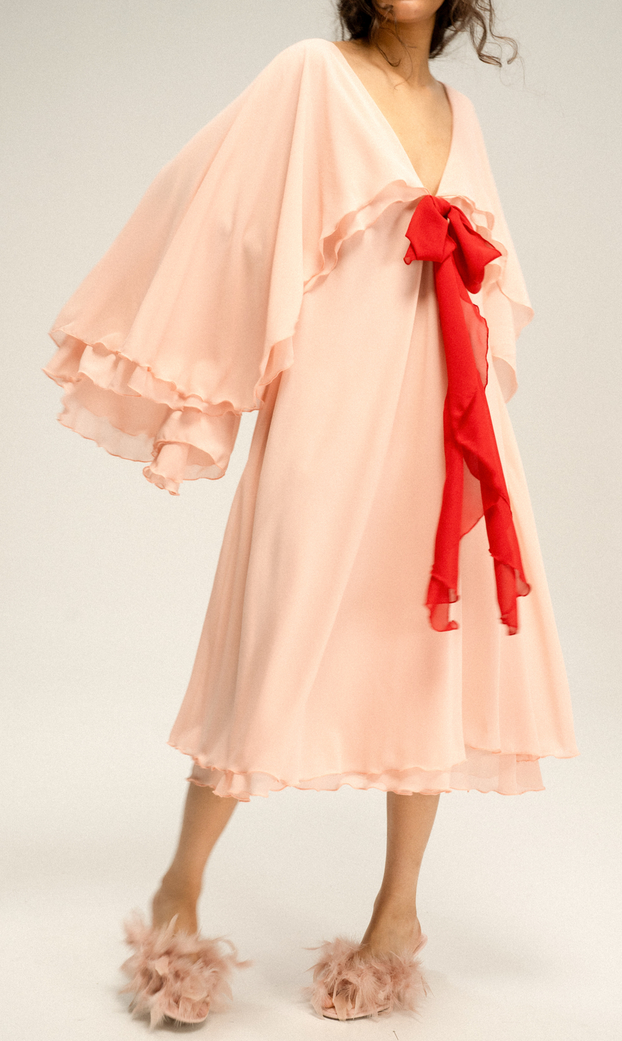 Платье с разлетающимися крыльями