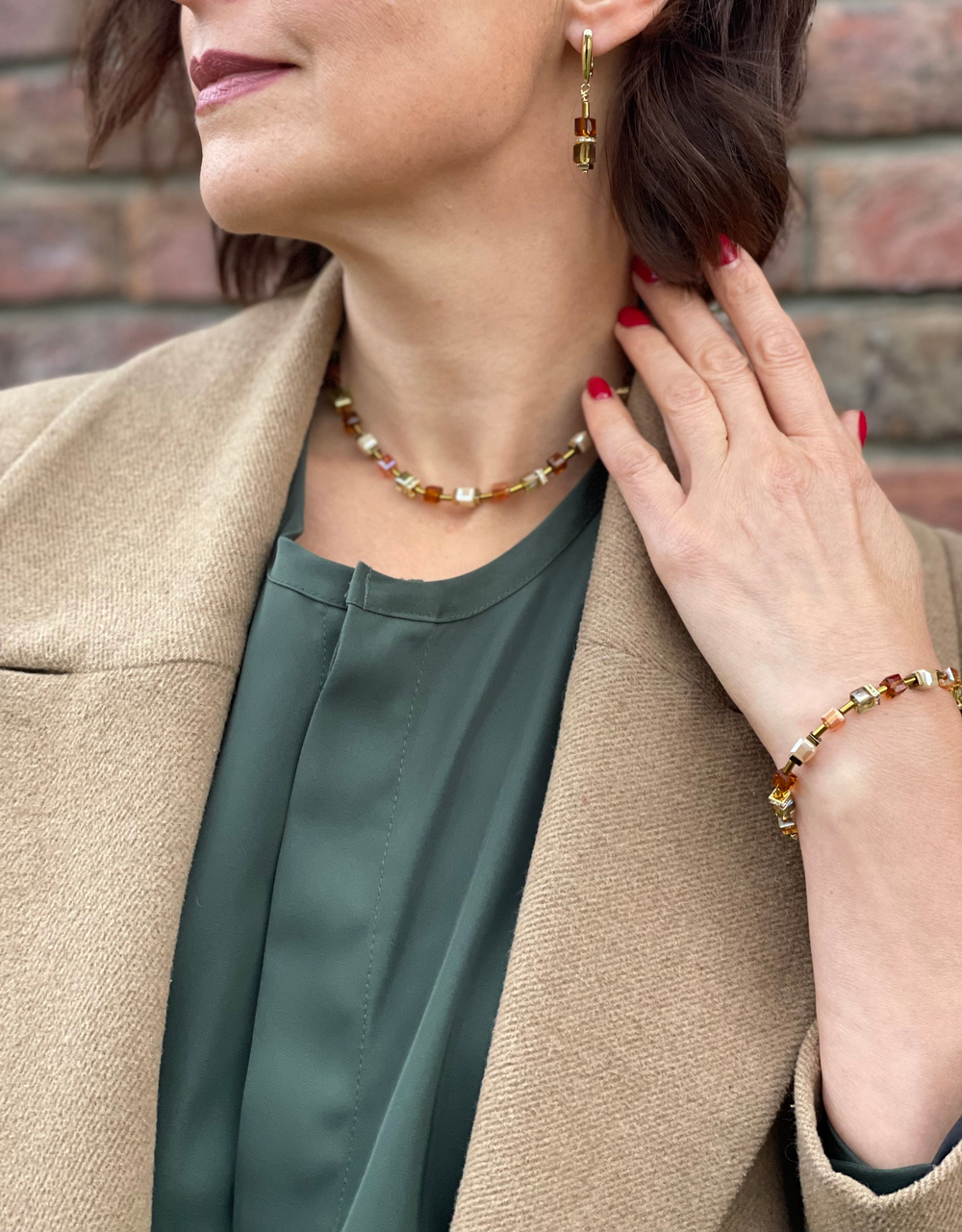 Колье кубики, оттенки хаки, терракотовый, беж, вставки и фурнитура бронза