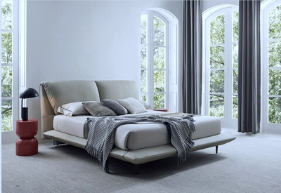 Двуспальная кровать на ножках John-John