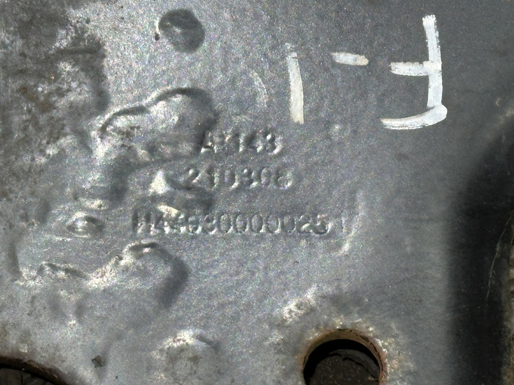 Кронштейн кабины передний левый