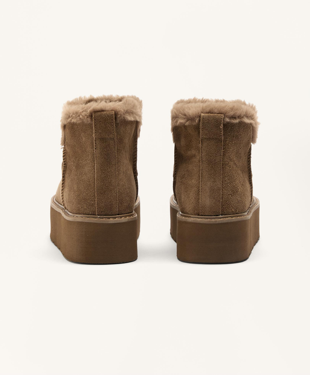 OYSHO Замшевые угги на платформе, кротовый
