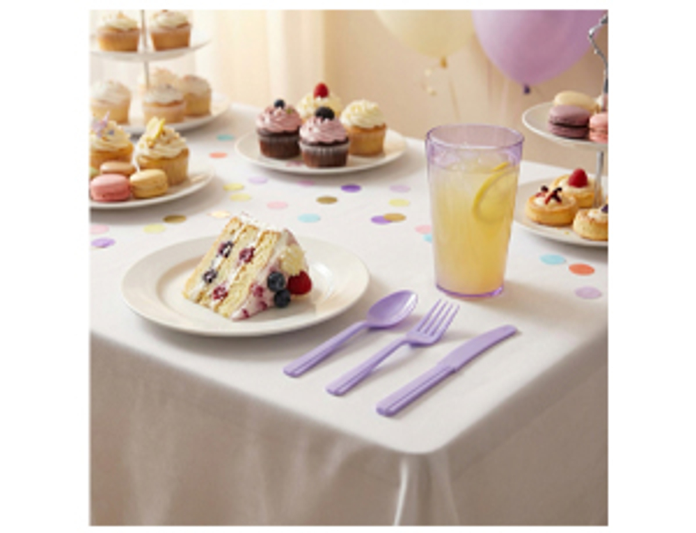 Столовые приборы в ассортименте