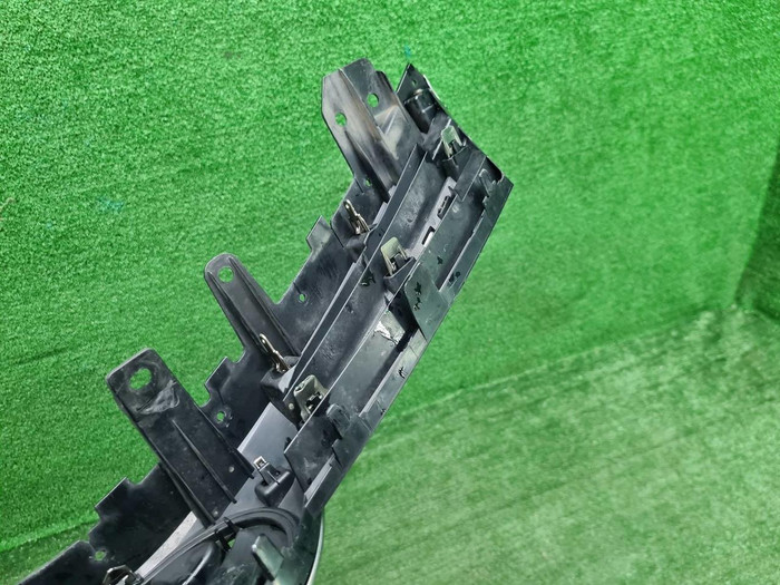 Решетка радиатора Toyota Corolla E160 (2015-2019)