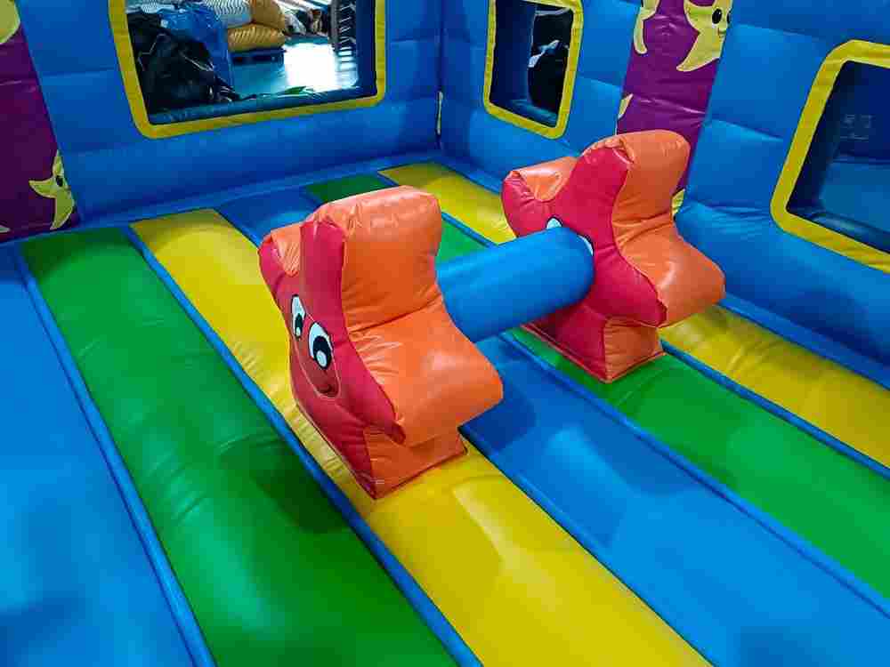 Коммерческий надувной батут "Золотая рыбка" 10*8*3,8 м.