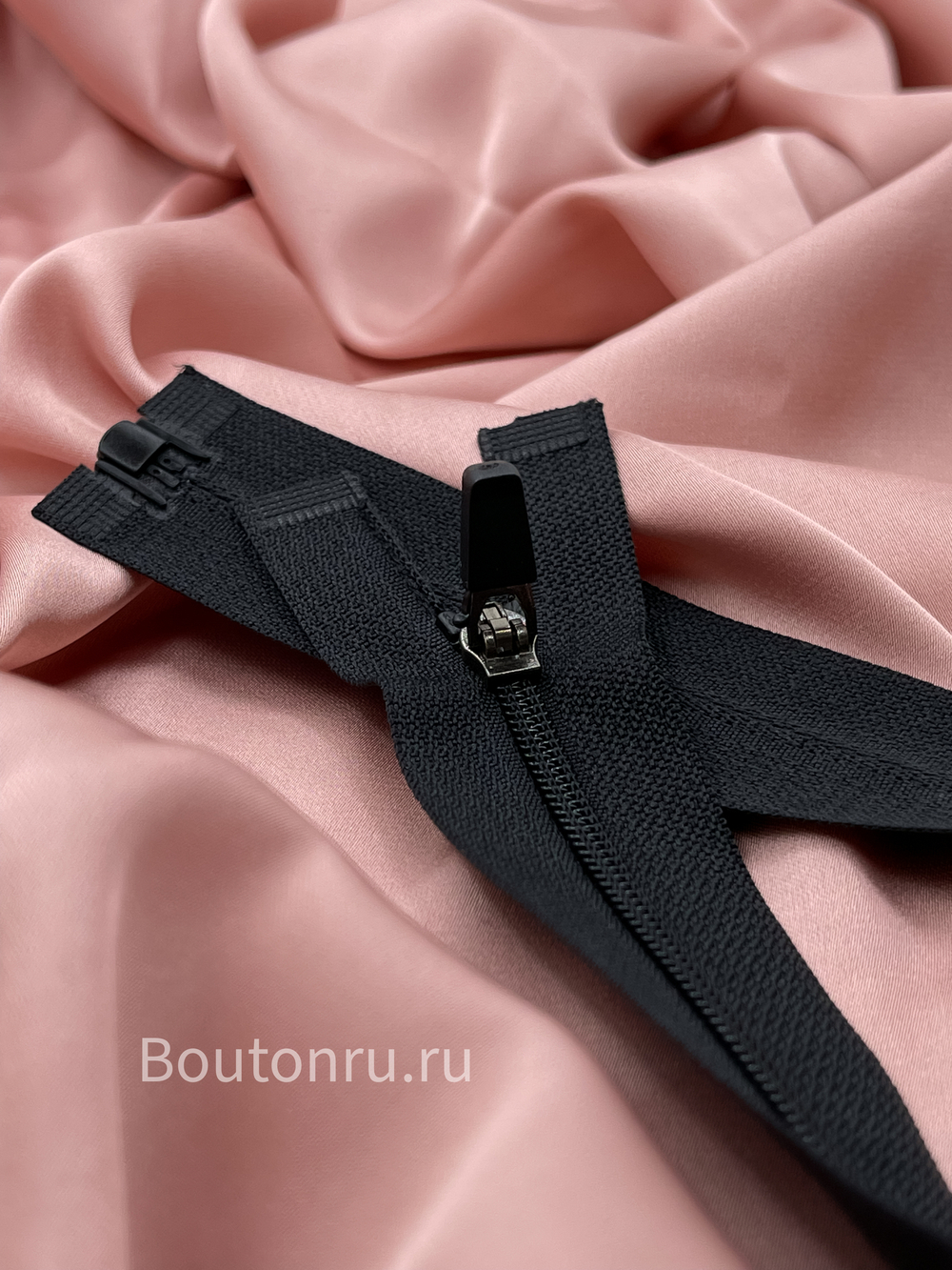 Молния с фиксирующим бегунком спортивная черная