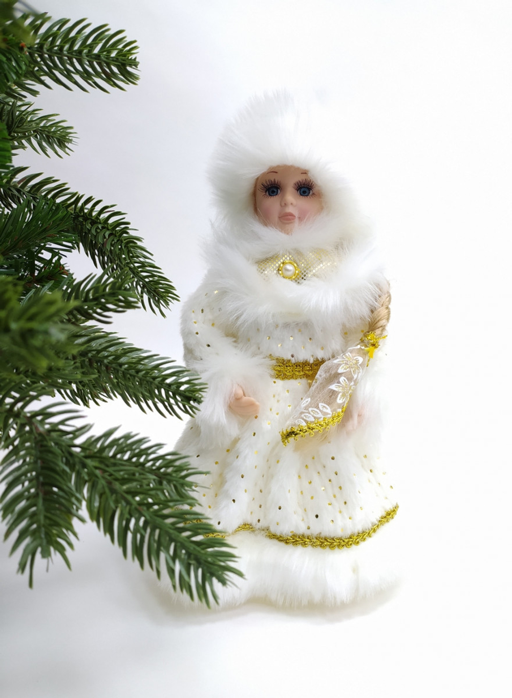 Снегурочка в белой с золотом шубе и шапке 30см Triumph Nord