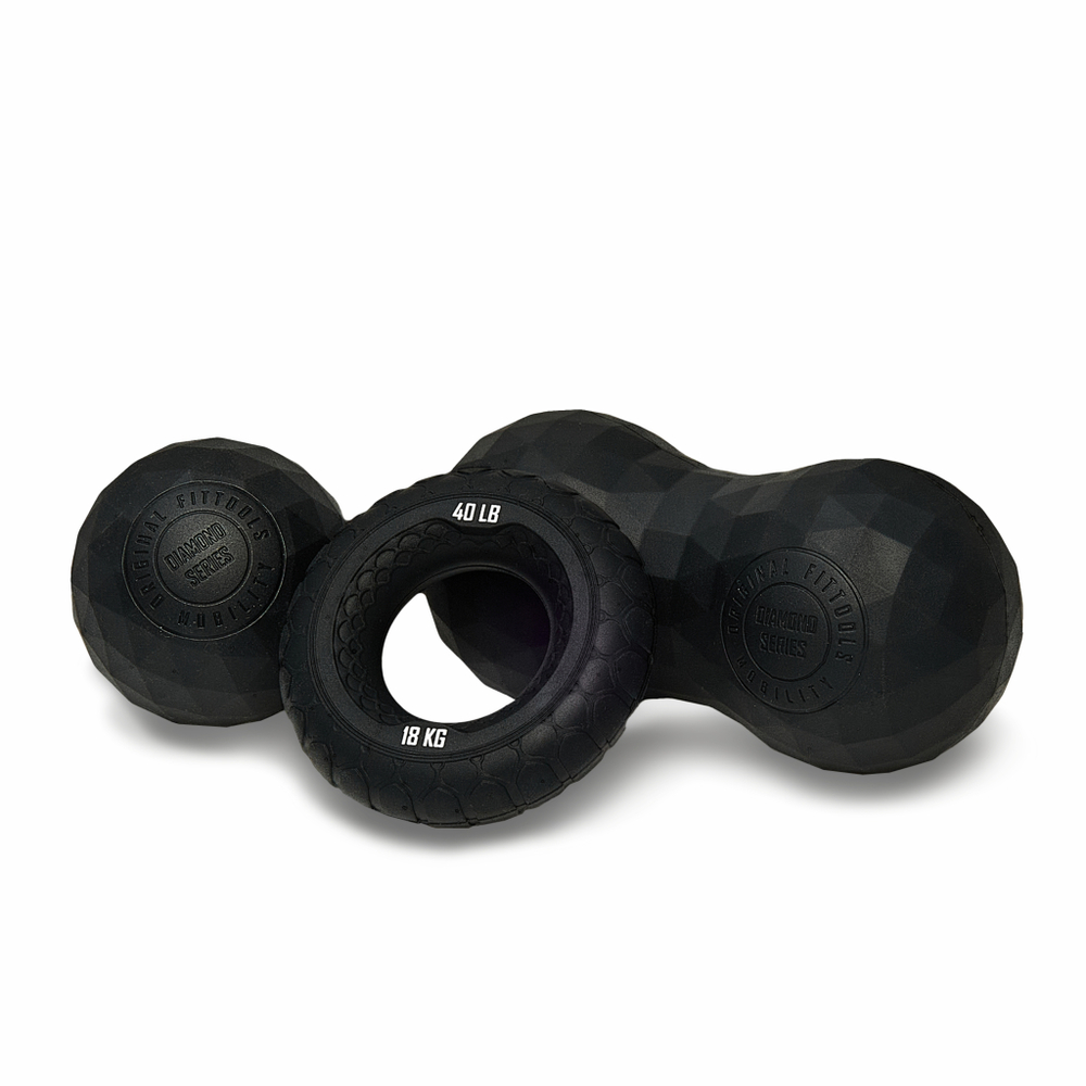 Набор из двух массажных мячей с кистевым эспандером черный