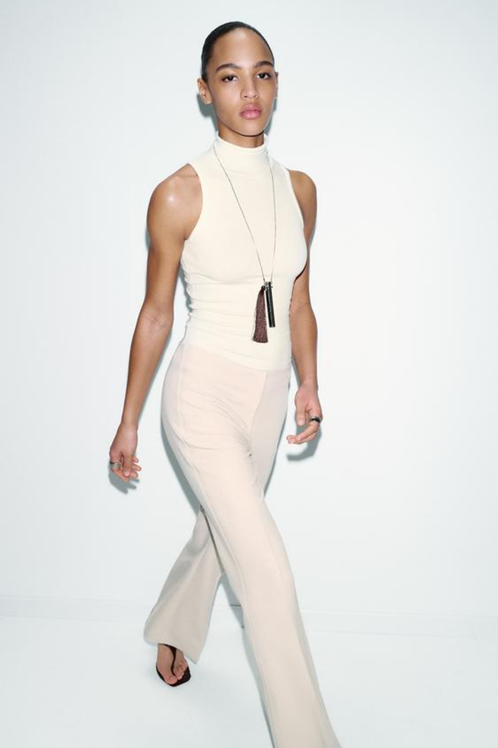 ZARA БРЮКИ FLARE С БОКОВЫМИ ШВАМИ, ЭКРЮ