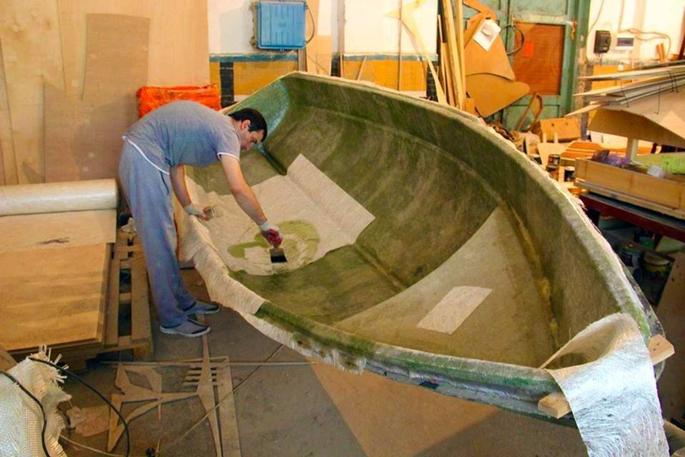 Стекломат 300 г/м2, (6,25 кв. м) 1,25 х 5 м, конструкционный эмульсионный для ремонта лодок, ванн, авто
