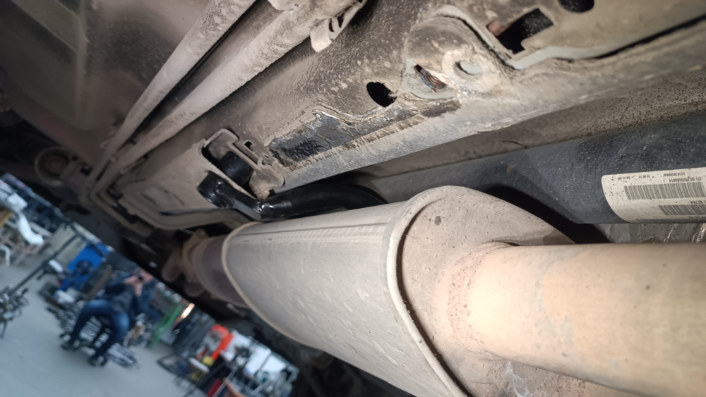 Распорка средняя нижняя под двойной выхлоп Ford Explorer 5 (ПОД ЗАКАЗ)