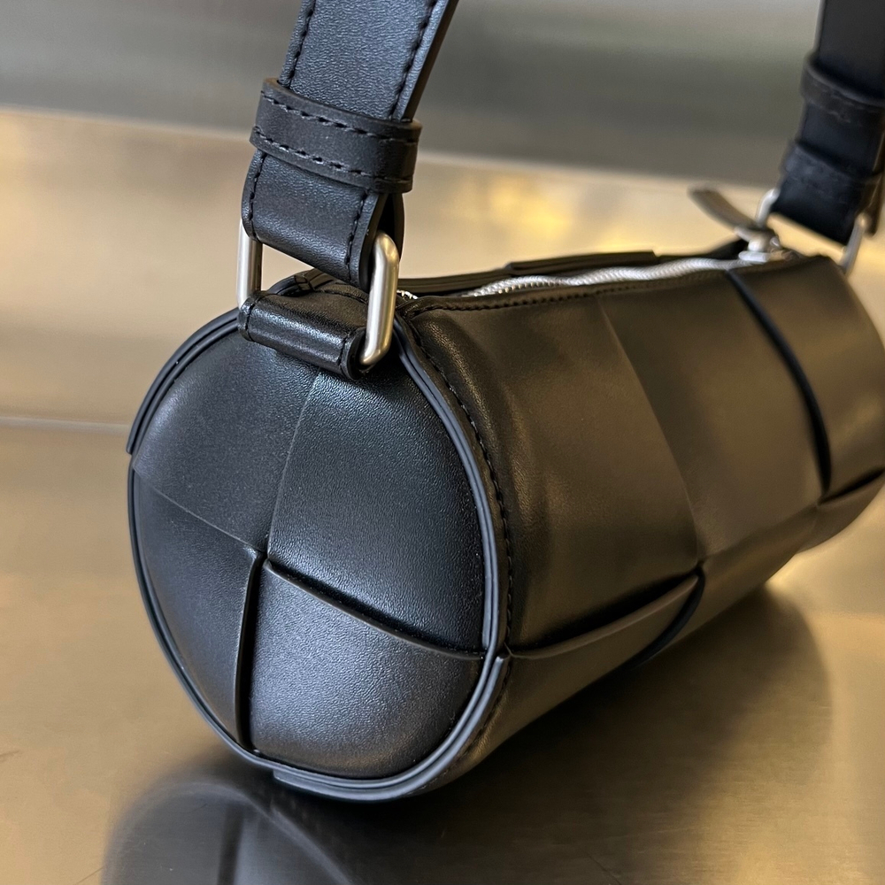 Bottega Veneta Small Canette 21 cm