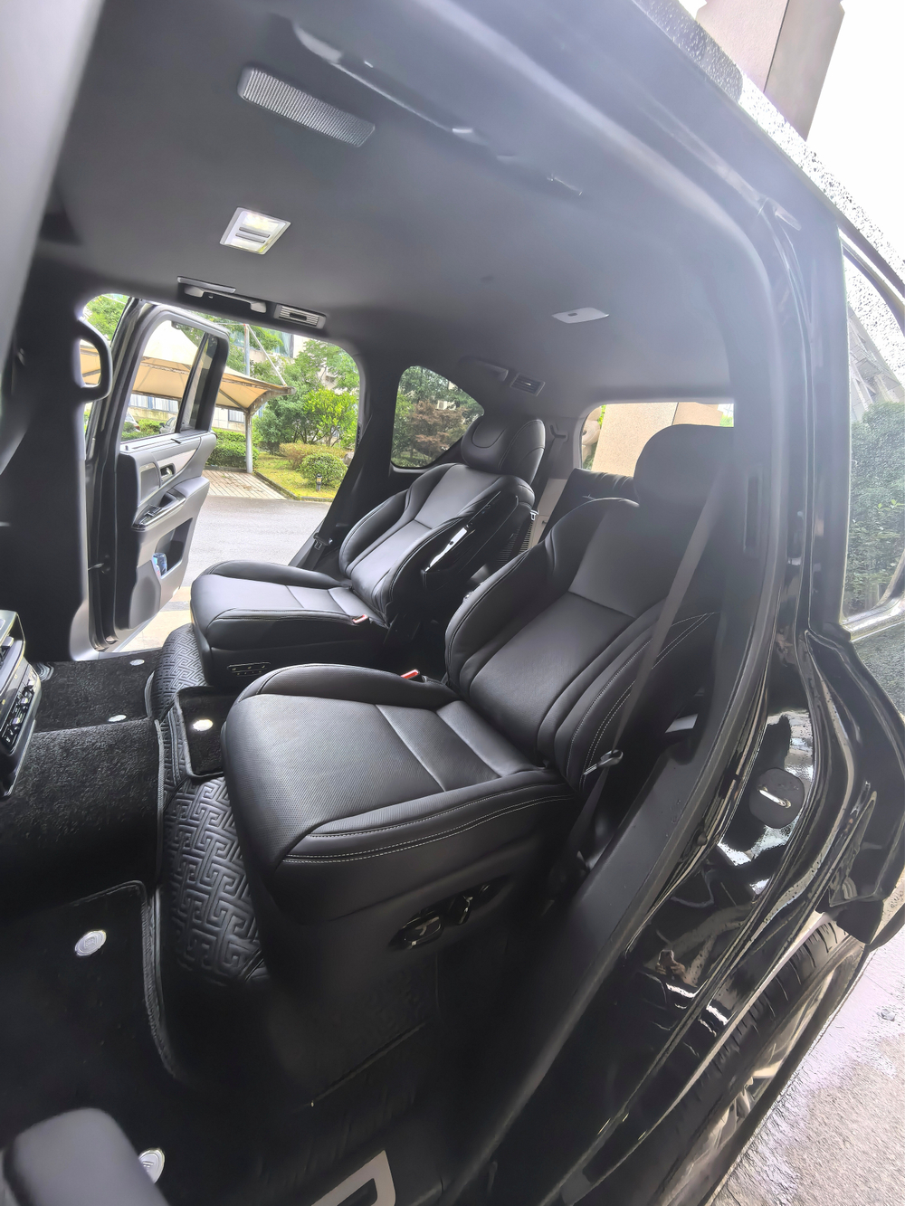 Сиденья капитанские кресла для Toyota Land Cruiser LC200 / Lexus LX570 Тойота Лексус Капитанские сиденья сидение VIP декор