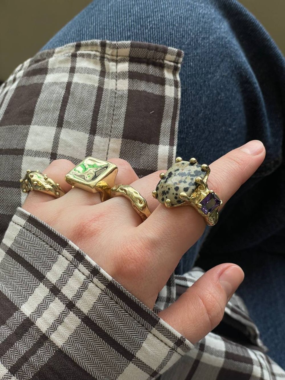 Кольцо Круэлла, далматиновая яшма и фианит