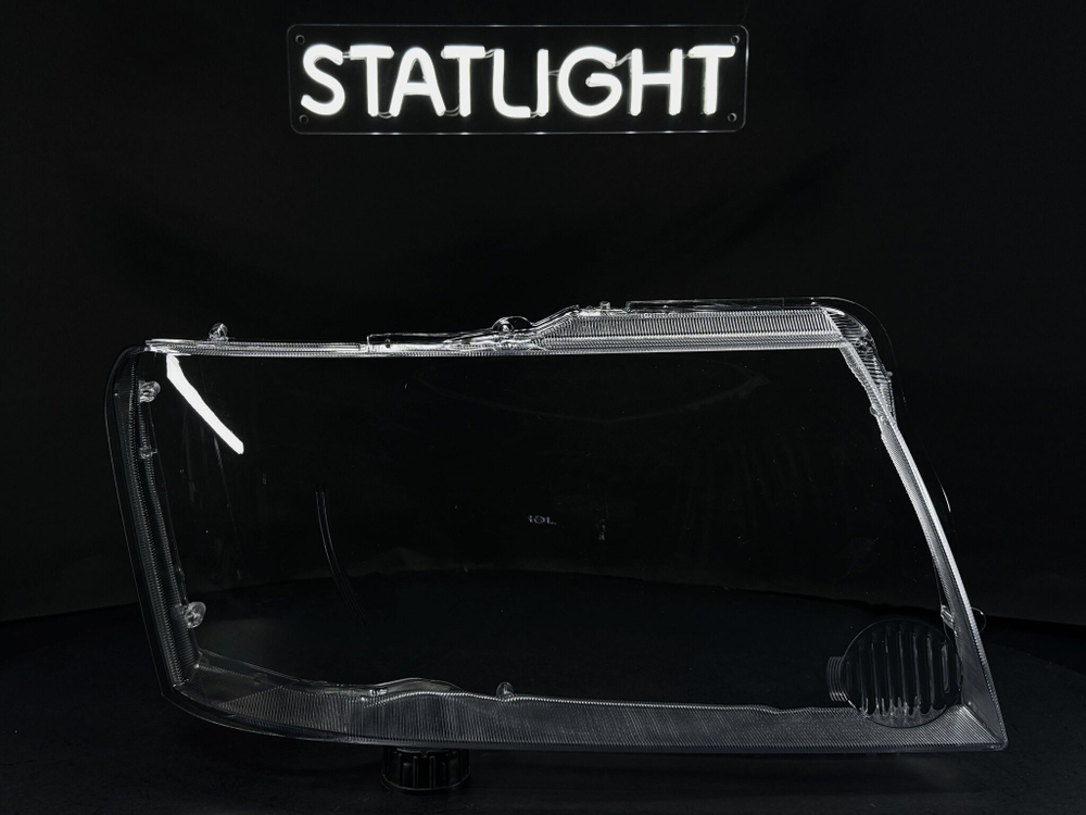 Правое стекло фары Nissan Patrol Y61 2004-2024 рест