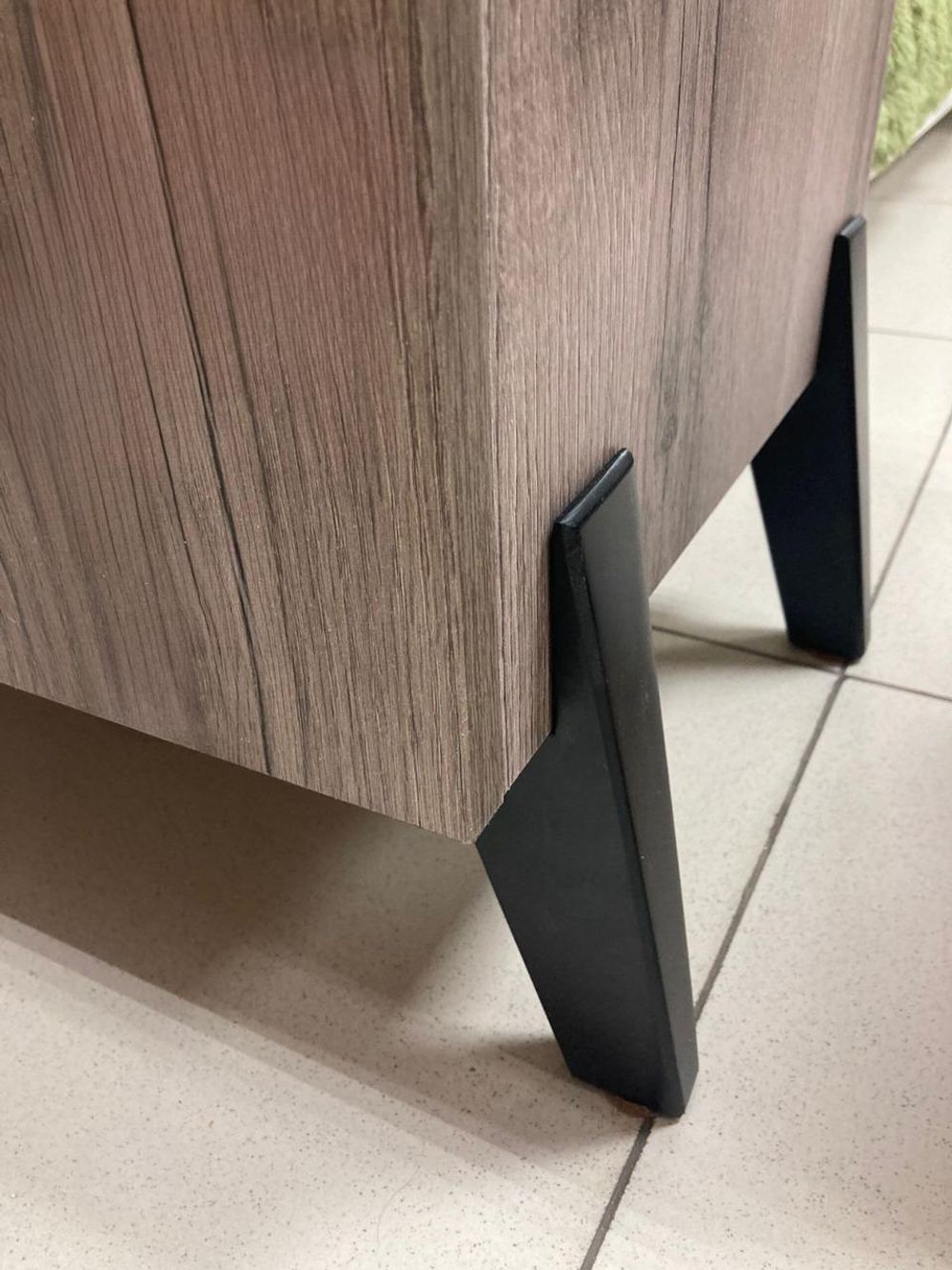 Комод с ножками Ольга-3 Дуб делано серый/сиьвер Пэлас