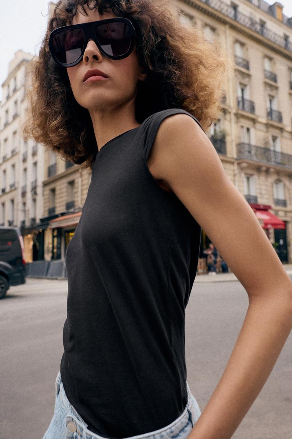 ZARA МИНИМАЛИСТИЧНАЯ ФУТБОЛКА С КОРОТКИМИ РУКАВАМИ, ЧЕРНЫЙ