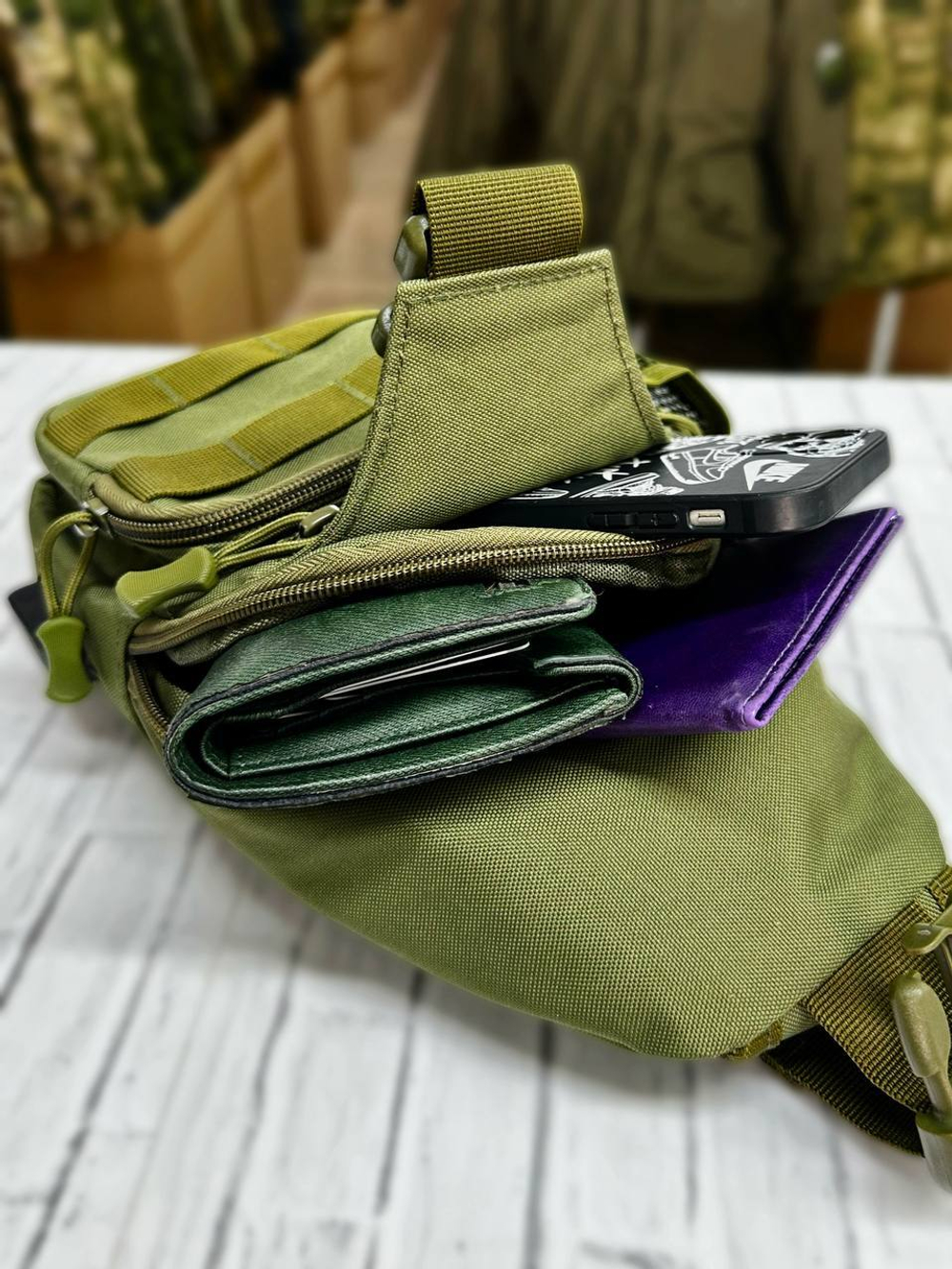 Тактическая плечевая сумка / олива