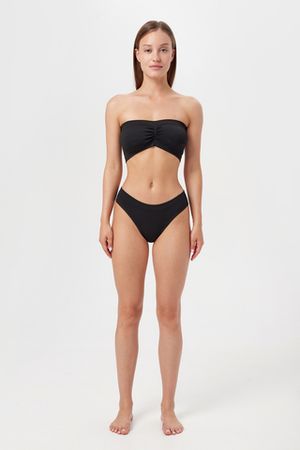 Бесшовный топ-бандо со стяжкой на груди